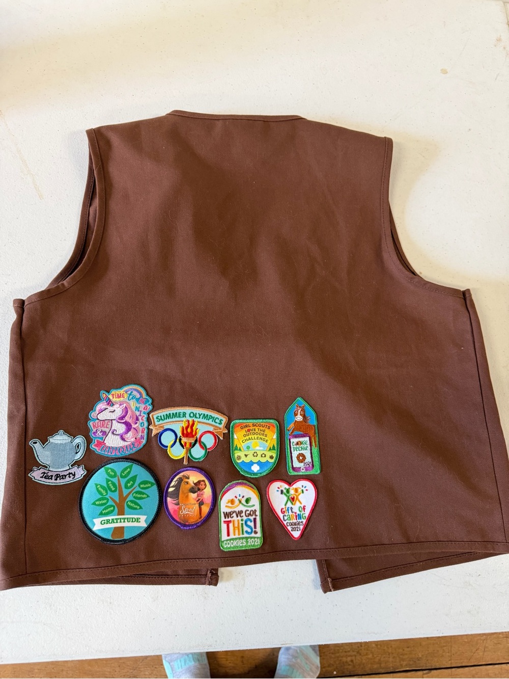 Girl Scouts USA Vest Brownies in Brown with Merit Badge Accents size large - Picture 4 of 4